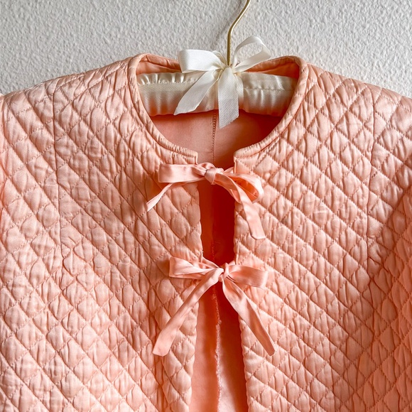 Vintage 1940s Pink Quilted Silk Bed Jacket (XS/S) - Picture 6 of 15